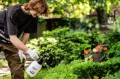 Opryskiwacz ciśnieniowy ogrodowy ręczny 2l STALCO GARDEN