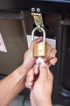 Kłódka jarzmowa mosiężna STALCO na klucz 60 mm
